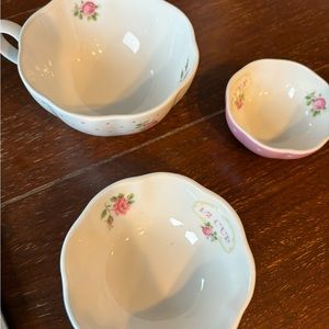 Royal Albert measuring cups. 1 cup - 1/2 cup - 1/4 cup never used